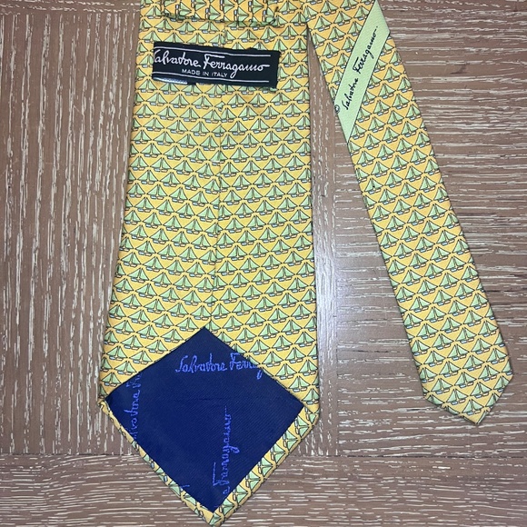Salvatore Ferragamo Yellow 100% Silk Tie with Light Blue Sailboats - Picture 4 of 6